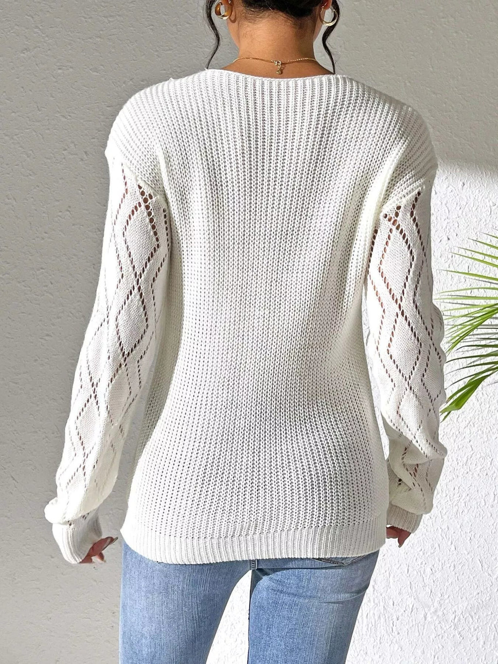 Floral Applique V-Neck Openwork Sweater - Artículos HE