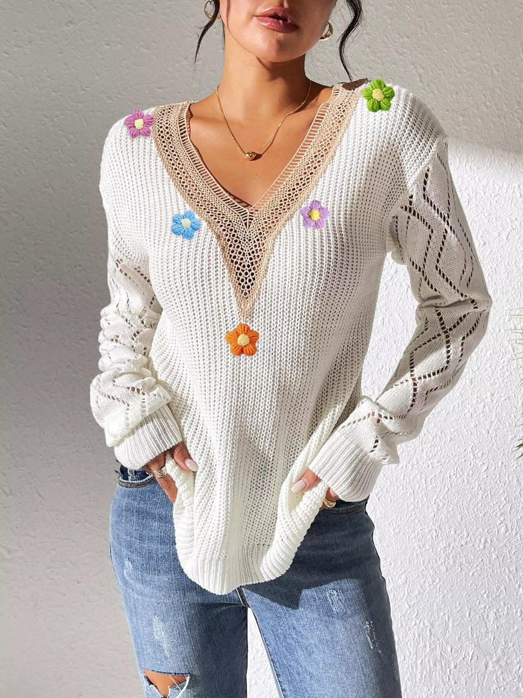 Floral Applique V-Neck Openwork Sweater - Artículos HE