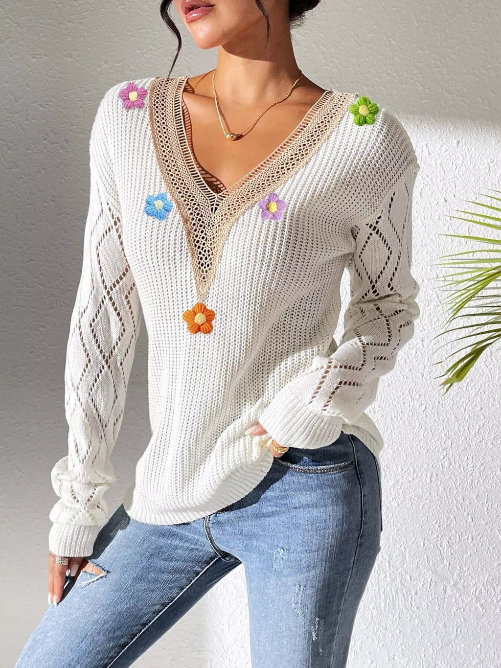 Floral Applique V-Neck Openwork Sweater - Artículos HE